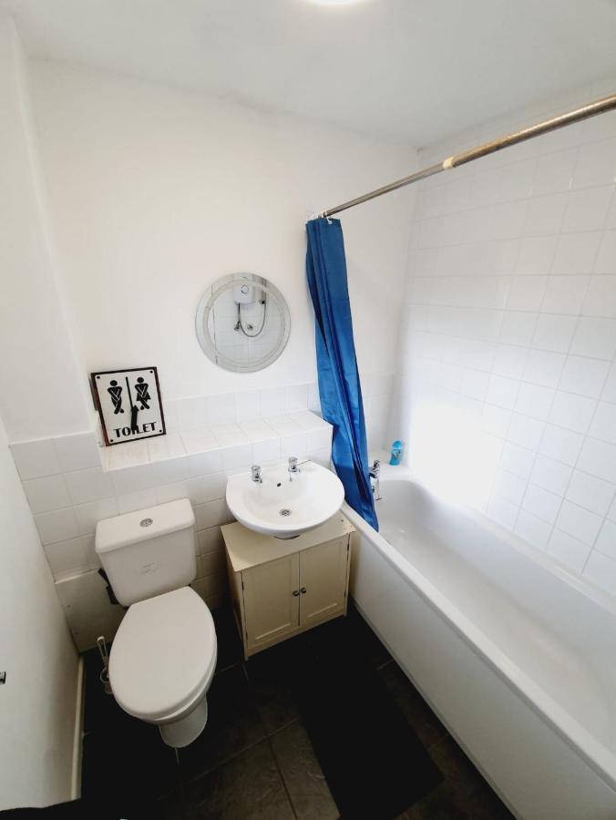 2 Bedroom Rayleigh Apartment Екстериор снимка